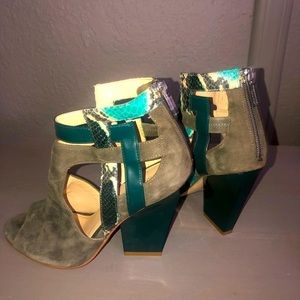 CALVIN Klein gray suede open toe shoes size 6